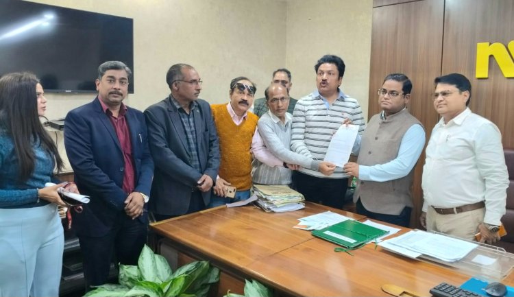 मीडिया कर्मियों की समस्याओं को लेकर नोएडा सीईओ से मिले मीडिया क्लब के पदाधिकारी