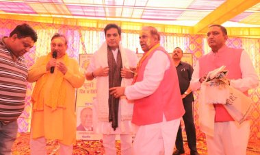 श्रीराम मित्र मंडल नोएडा ने किया होली मंगल मिलन समारोह आयोजित 
