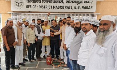 गैस सिलेंडर के दामों में वृद्धि और गैस की किल्लत के विरोध में आप ने किया विरोध प्रदर्शन