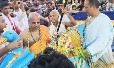 इस्कॉन नोएडा मन्दिर में नौका विहार उत्सव धूमधाम से मनाया गया 