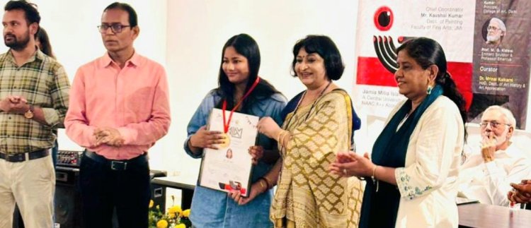 हिमाद्री ने किया नोएडा का नाम रोशन, एकेडमिक एक्सीलेंस अवॉर्ड एवं गोल्ड मेडल से हुई सम्मानित