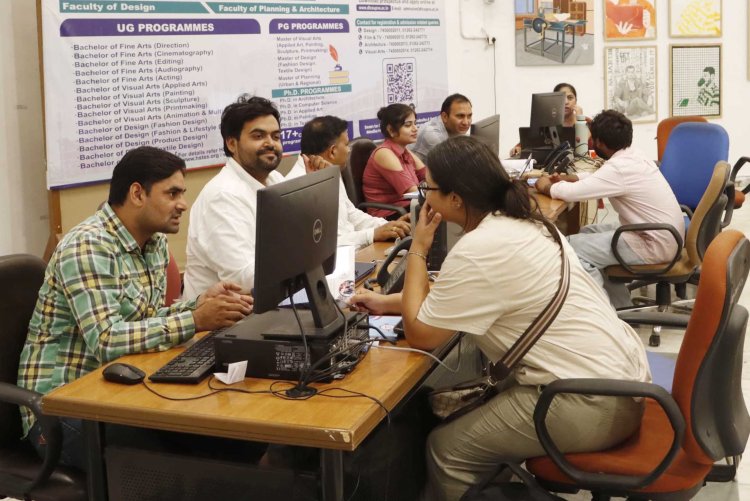 हेल्प डेस्क पर मिल रही सुपवा में दाखिले की जानकारी, डिजाइन फैकेल्टी में चल रहा एडमिशन हेल्प डेस्क