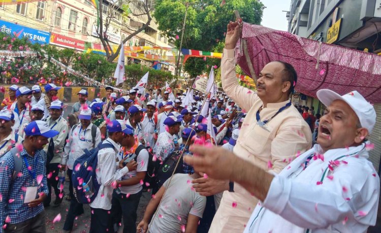 पेफी ने पुष्प वर्षा कर किया जनजाति सांस्कृतिक समागम शोभायात्रा का भव्य स्वागत