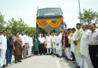 सीएम योगी ने दिखाई इलेक्ट्रिक बसों को हरी झंडी