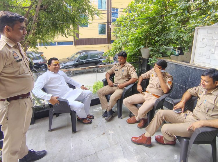 नीट धांधली के खिलाफ आवाज उठाने पर सपा प्रदेश कार्यकारिणी सदस्य गौरव सिंघल को पुलिस ने किया नजरबंद