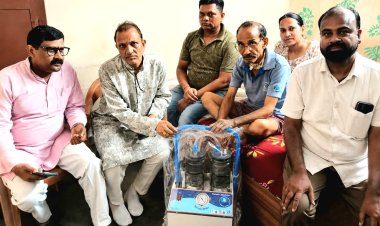 कैंसर से जूझ रहे मरीज को संतुष्टि सेवा फाउंडेशन ने उपलब्ध कराई सक्शन मशीन