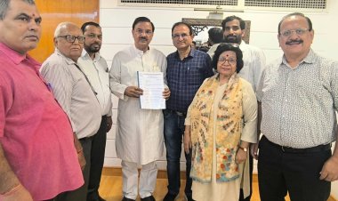 गुलमोहर मार्केट के दुकानदारों ने सांसद को मार्केट की समस्याओं से कराया अवगत