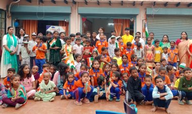 अमरपुष्प एजुकेशनल एंड वेलफेयर सोसाइटी ने ज़रूरतमंद बच्चों के साथ मनाया स्वतंत्रता दिवस