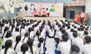 गांधी-शास्त्री जयंती पर बी.एस. मेमोरियल स्कूल में सपा नेताओं  ने बच्चों को दिए पुरस्कार