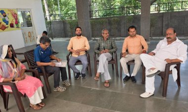 सेक्टर 105 में मतदाता पुनरीक्षण हेतु बीएलओ उपस्थिति सुनिश्चित करने का जिलाधिकारी से किया अनुरोध