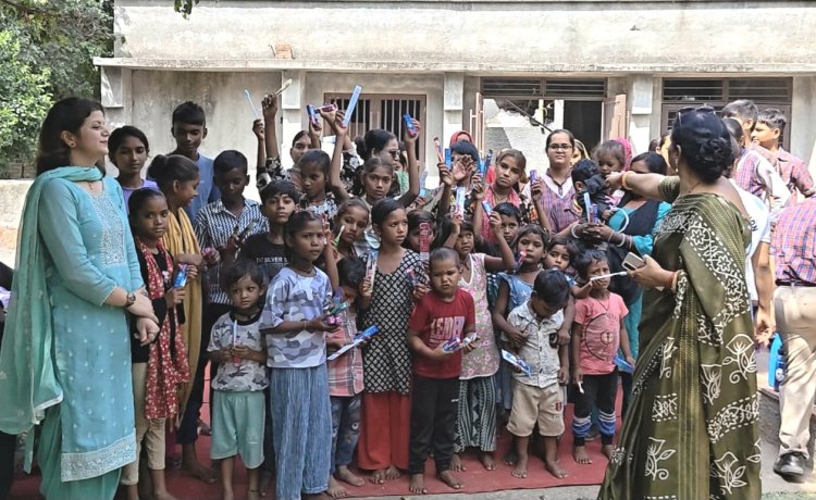 DAV स्कूल के विद्यार्थियों ने ‘YSS स्ट्रीट टू स्कूल’ के बच्चों को दिया स्वच्छता एवं ओरल हाइजीन का संदेश