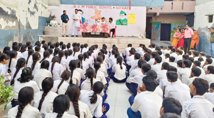 गांधी-शास्त्री जयंती पर बी.एस. मेमोरियल स्कूल में सपा नेताओं ने बच्चों को बांटे पुरस्कार