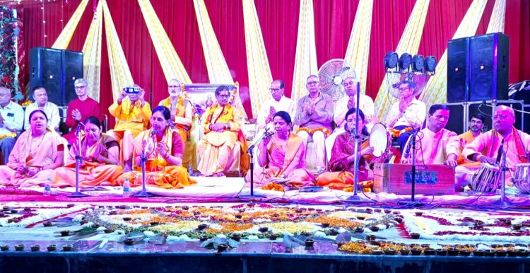 विश्व शांति, नारी जागरण एवं जनकल्याण के संकल्प के साथ आम्रपाली जोडिएक में भव्य महा दीपयज्ञ संपन्न 