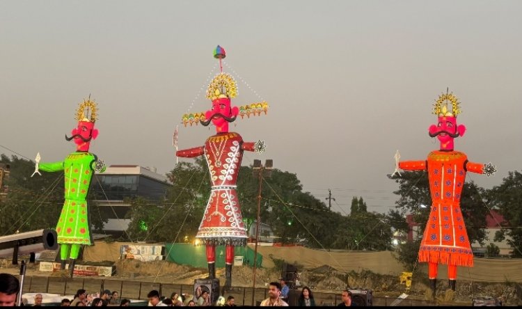 भव्य दशहरा महोत्सव का ऐतिहासिक आयोजन, ड्रोन शो और प्रभु श्री राम के दर्शन के लिए उमड़ा जनसैलाब
