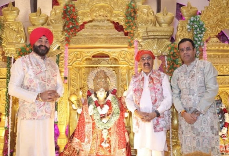 नोएडा पंजाबी समाज की माता की चौकी एवं डांडिया नाइट में लोगों ने की सहभागिता