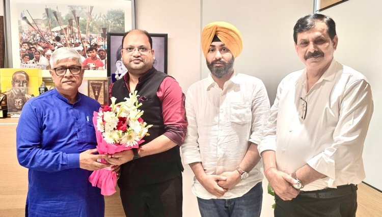 निखिल सिंघल ने कांग्रेस के यूपी प्रभारी राजेंद्र पाल गौतम से की मुलाकात, नोएडा की रजिस्ट्री और मेट्रो कनेक्टिविटी के मुद्दों पर हुई चर्चा